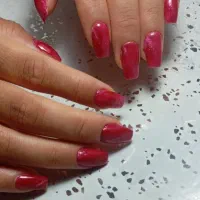 نیازمند مدل برای کاشت ناخن هستیم