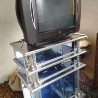 میز تلوزیون آلومینیوم و تلوزیون ال جی کاملا سالم