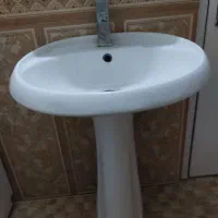 روشویی  سالم وتمیز بدون  شیر آب