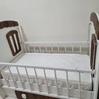 تخت نوزاد نو استفاده نشده