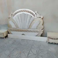 تخت دونفره همراه پاتختی وتشک وکفی