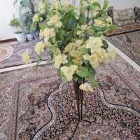 دسته گل زیبا با پایه فلزی