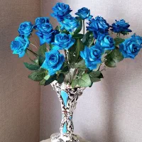 گل رز و گلدان زیبا
