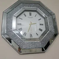 ساعت دیواری سالم وزیبا