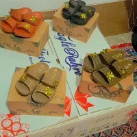 دمپایی|کیف، کفش، کمربند|شیراز, بید زرد|دیوار