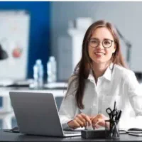 منشی و دستیار مدیر عامل