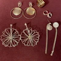 ۴ عدد گوشواره و‌یک انگشتر  کاملا نو