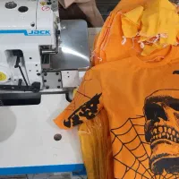 تعدادی همکار خانم چرخکار ماهر تریکو و اتوکار