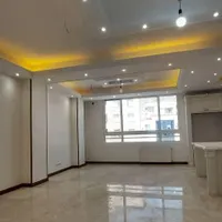 ۱۱۰متر دو خوابه تک واحدی رو به آفتاب ۵ ساله