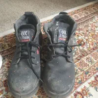 یه عدد لباس کارو یه دونه پوتین اصل نوح