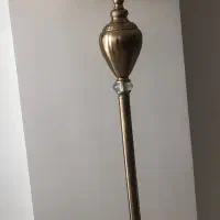 آباژور ایستاده