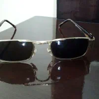 تعدادی عینک آفتابی و طبی