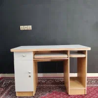 میز کامپیوتر و کار سالم نمین