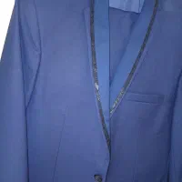 کت و شلوار همراه با کراواتش