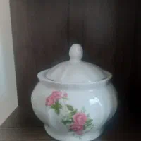 قندون‌نمکدون‌گل‌قرمزی