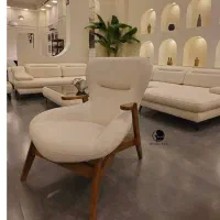 نیازمند فروشنده خانم