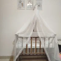 تخت کنار مادر