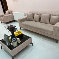 مبل چستر در حد نو با میز وسط
