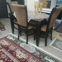 میز غذا خوری بهمراه ۴ عدد صندلی