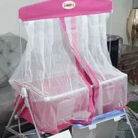 گهواره نو نو هستش با کارتونش