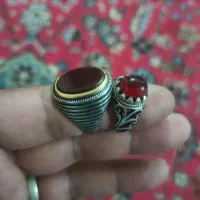 دو انگشتر یکی نقره یکی هم خیلی خوس دست خوب