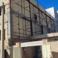 داربست فلزی .چهارپایه . بنر تبلیغاتی .نما