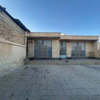 فروش منزل مسکونی ویلایی ۷۰۰ متر، دو انبار بزرگ.