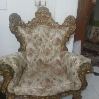 مبل سلطنتی ۷ نفره بادوتا میزبان میز عسلی بزرگ کوچک