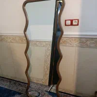 یگ عدد آیینه قدی