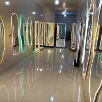 آینه نئون قاب دار مستطیل دفرمه گنبدی