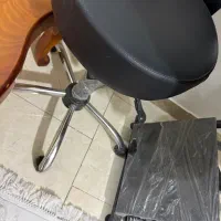 صندلی ارایشگاهی در حد نو|آرایشگاه و سالن‌های زیبایی|اندیشه, اندیشه فاز ۱|دیوار