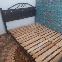 یکعدد تخت دونفره سالم
