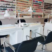 استخدام ناخنکار و اجاره میز در سالن لوکس|استخدام درمانی، زیبایی، بهداشتی|تهران, چهارصد دستگاه|دیوار