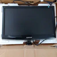 مانیتور و کیبورد کامپیوتر خانگی