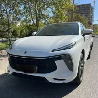 لاماری سفید ۴۰۲ بدون کوچکترین ضعفی