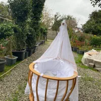 تخت نوزاد کنار مادر