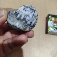 سنگ جن یا جنی|کلکسیون اشیاء عتیقه|پاسارگاد, |دیوار