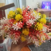گل مصنوعی و یک عدد سبد برای حنا