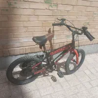 دوچرخه سالم و آماده سوار شدن.