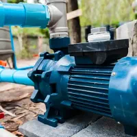 نصب پمپ و تانکر. تعمیرات لوله کشی