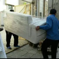 کارگر اساس کشی منزل جابه جای وسایل سنگین