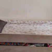 یک عدد تخت یک نفره