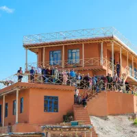 استخدام نیرو خدماتی برای مجموعه همراه مکان و خوراک