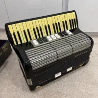 آکاردئون عطیقه درحد نو