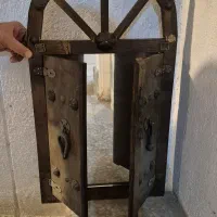 آینه و چوب طرح پنجره قدیمی کولون دار سنتی درب