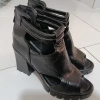 صندل پاشنه دار چرم سایز ۴۰