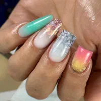 خدمات و آموزش تخصصی و به روز ناخن در فنی حرفه ای|خدمات آرایشگری و زیبایی|شاهین‌شهر, عطار|دیوار