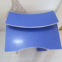 میز کامپیوتر (رایانه) در حد نو