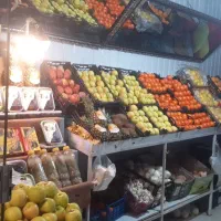 چند عدد طبق میوه فروشی وآیینه|فروشگاه و مغازه|بروجرد, |دیوار
