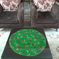 کاناپه و میز کارکرده تمیز .دوتا تک نفره